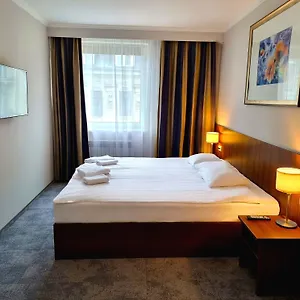 Hotel Hit, Warschau
